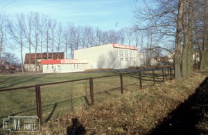 7.12.1994. Widok na salę gimnastyczną przy szkole podstawowej w Radwanicach